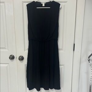 H&M mama maternity V-neck sleeveless dress size XL black nursing midi dress
